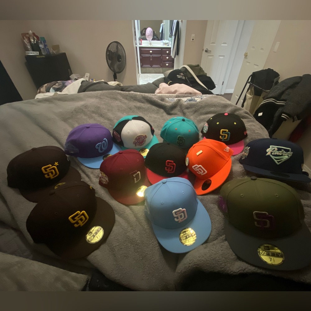 Lot of hats (12 hats)